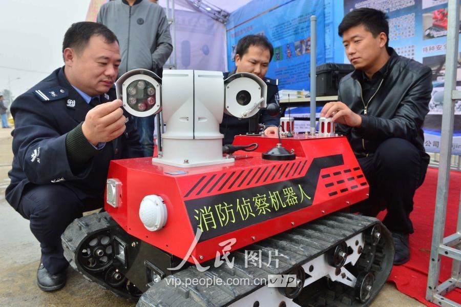 北京凌天攜消防滅火機器人、偵查機器人助力人全國危化品應急救援