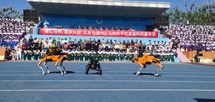 凌天攜帶四足機器狗、偵檢無人機等高精尖裝備走進校園，助力北京通州市馬駒橋學校首屆科技嘉年華